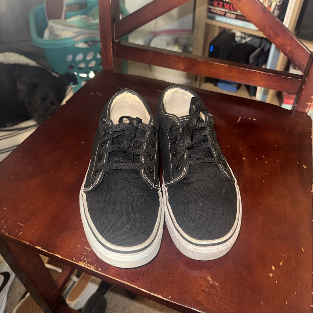 Men’s Size 8 Black Vans